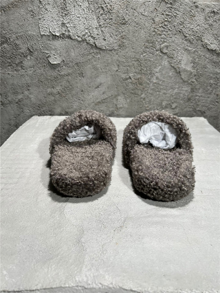 BLCG SLIPPERS