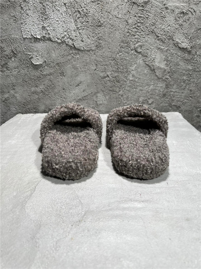 BLCG SLIPPERS