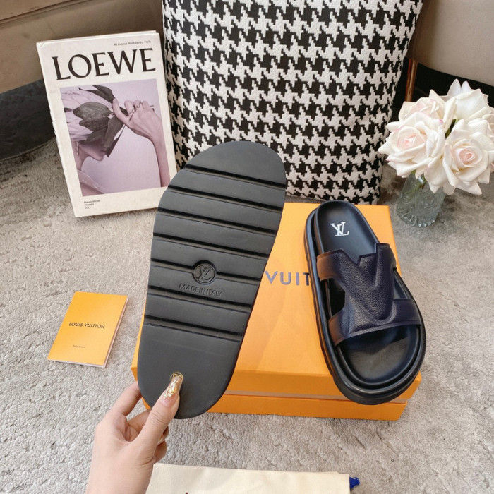 LV SLIPPERS