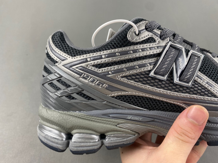 New Balance  M1906RES