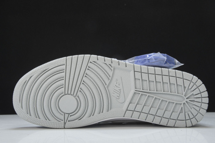 Air Jordan 1 Retro High OG Hyper Royal  555088-402