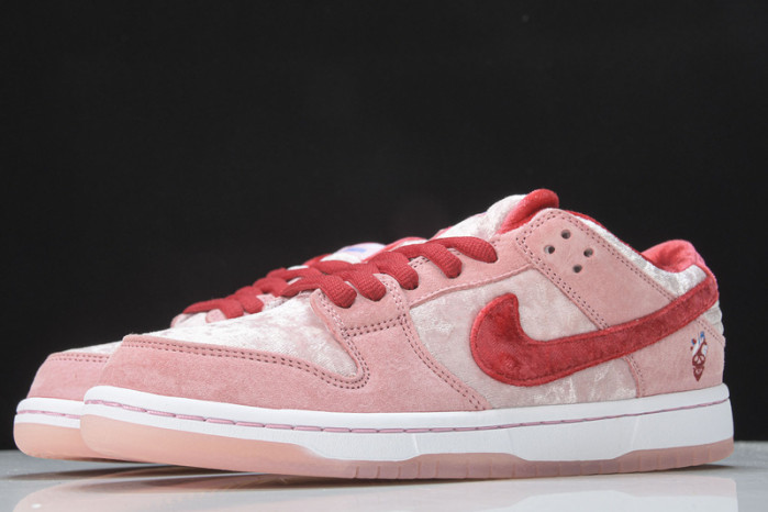 Nike SB Dunk Low StrangeLove Skateboards  CT2552-800
