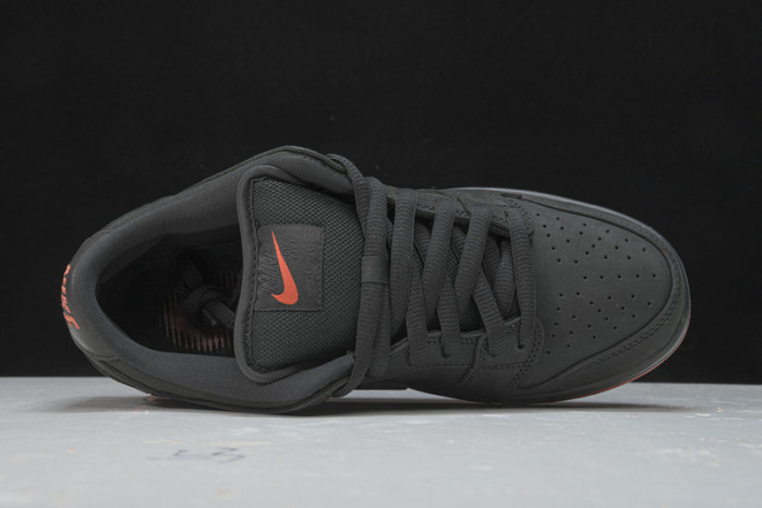 Nike SB Dunk Low Black Pigeon 883232-008