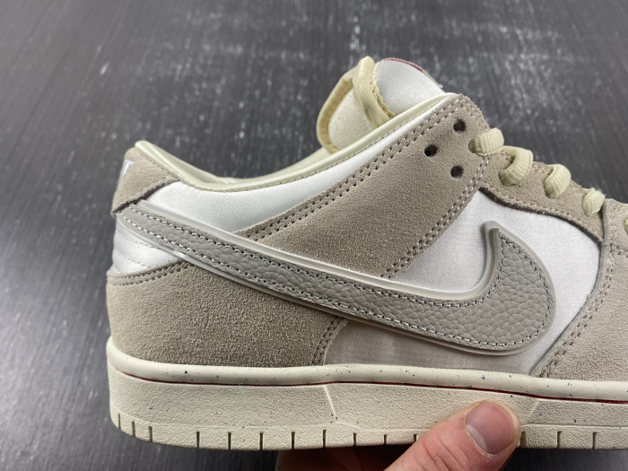 Nike SB Dunk Low 2024 WHITE/GREY/SILVER FZ5654-100