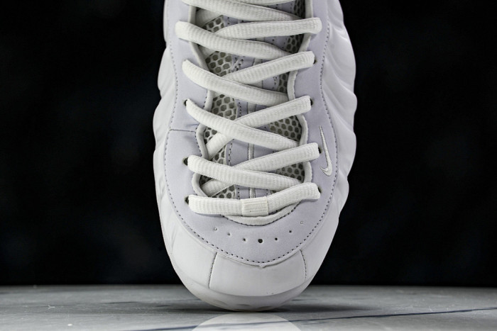 Nike Air Foamposite One “Triple White” HJ5195 100