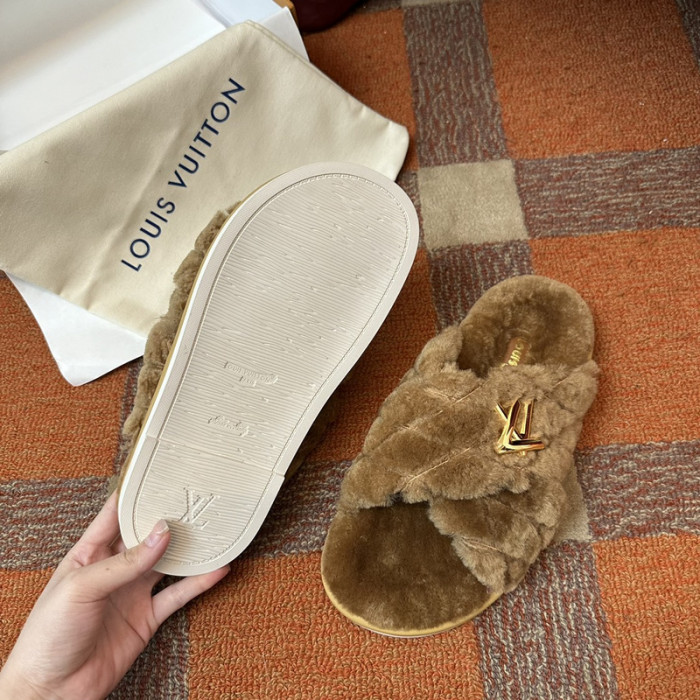 LV SLIPPERS