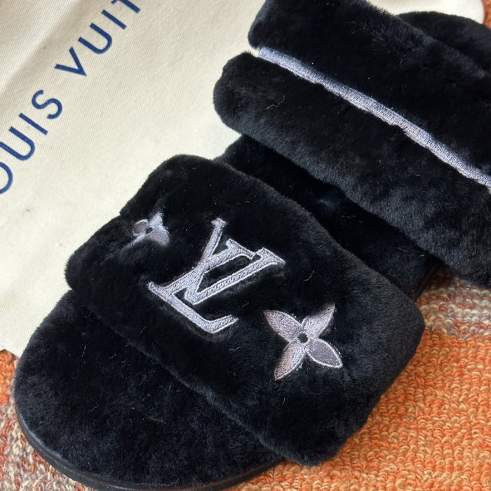 LV SLIPPERS