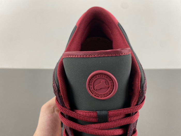 Riot Skateshop x Nike SB Dunk Low  FZ1289-200