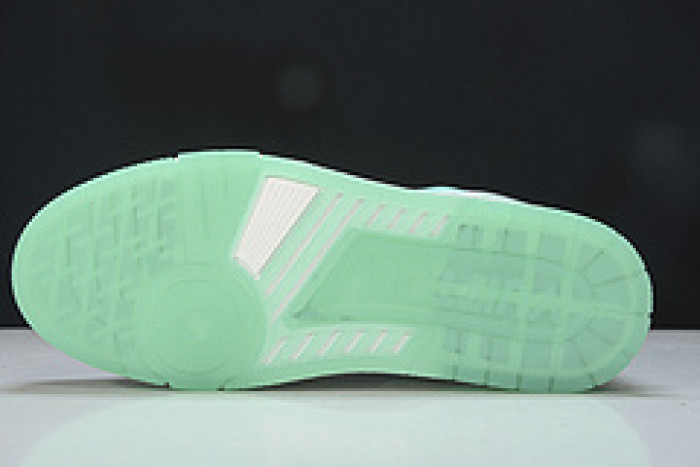 LV SNEAKER LOW YEE-008