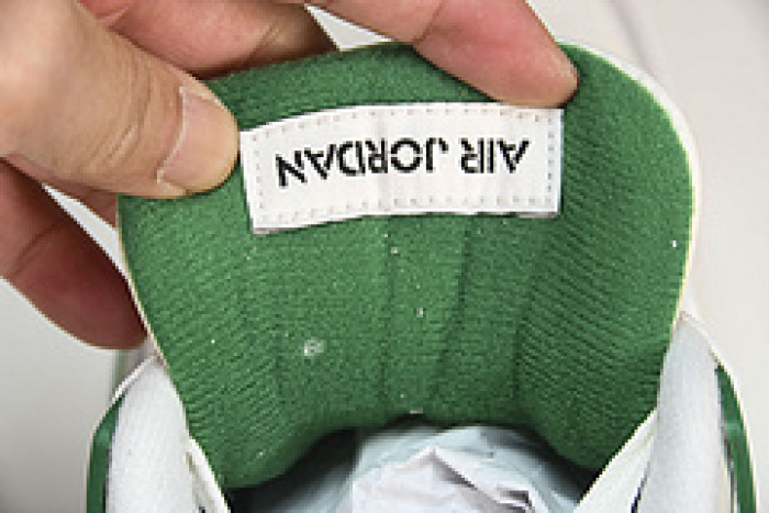 Nike SB x Air Jordan 4 “Pine Green” DR5415-103