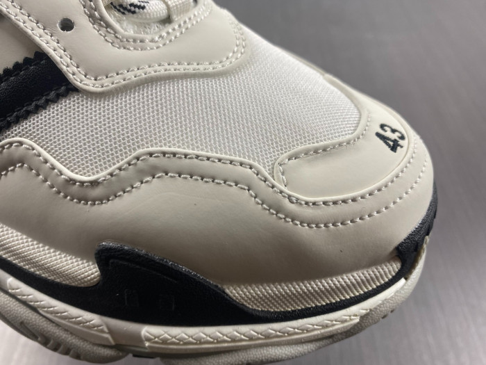 BLCG  ×   ADIDAS  YEESHOES042102