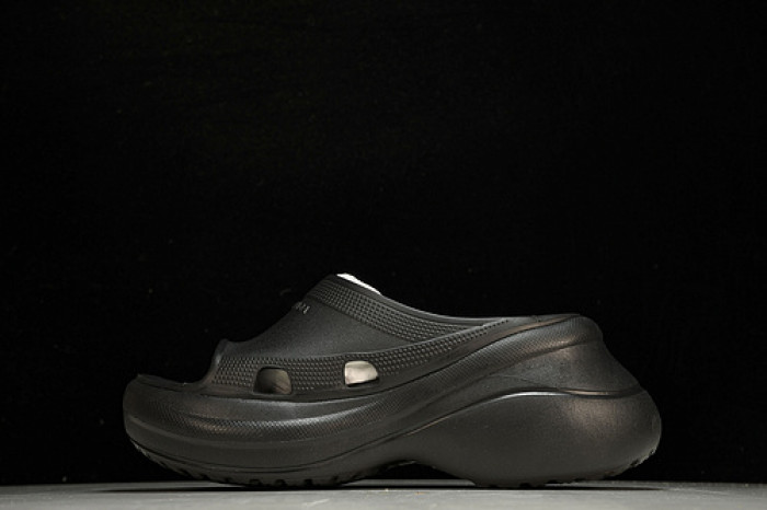 BLCG POOL CROCS  SLIDES W1S8E-1000