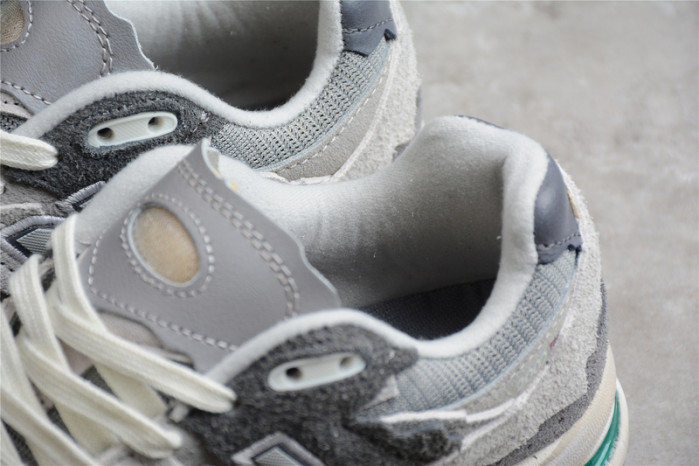 New Balance 2002R “Protection Pack”  M2002RDA