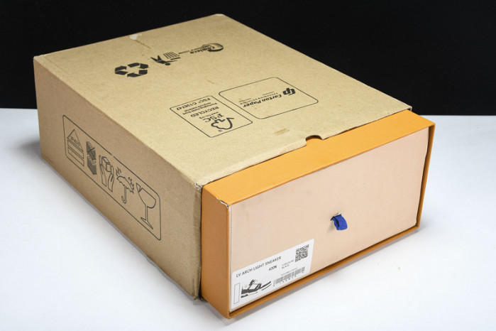 LV SNEAKER LOW YEE-015