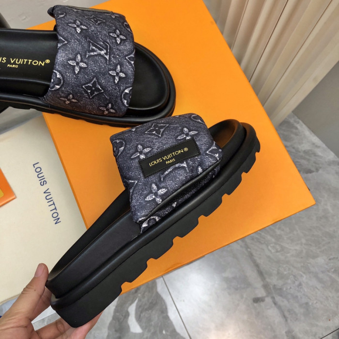 LV SLIPPERS