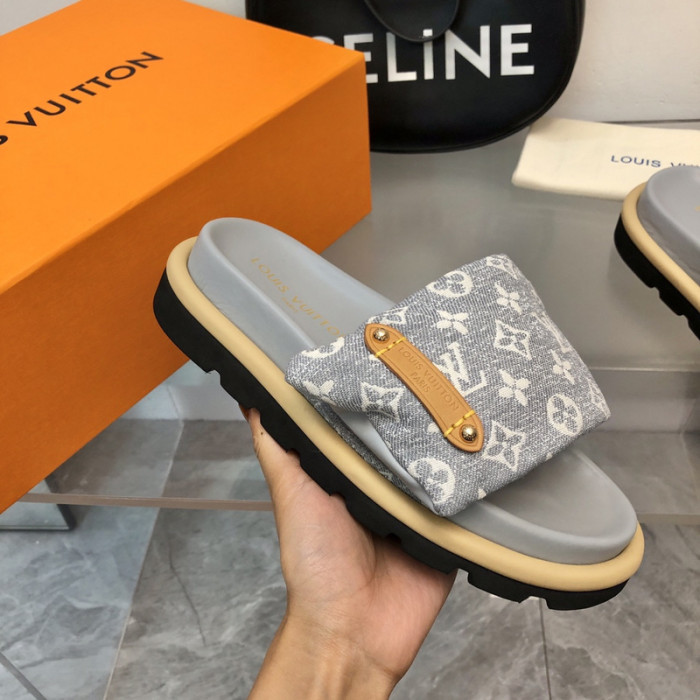 LV SLIPPERS