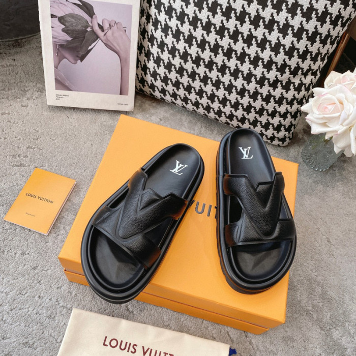 LV SLIPPERS