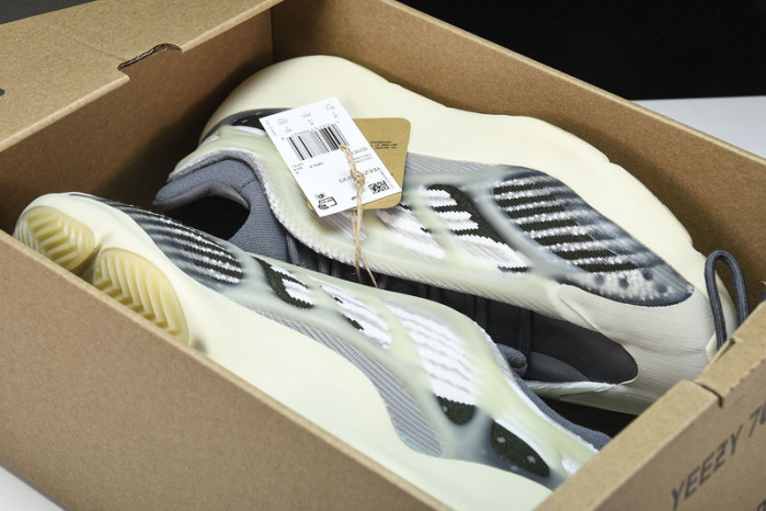 ADIDAS YEEZY 700 V3  Fade ID1674