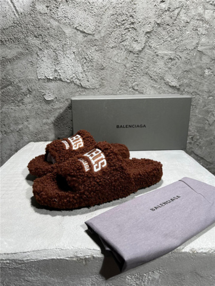 BLCG SLIPPERS