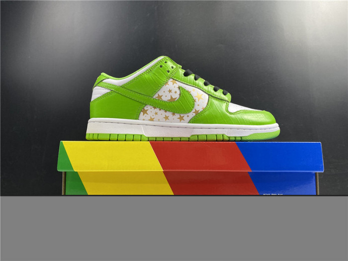 Nike SB Dunk Low Supreme Stars Mean Green (2021) DH3228-101