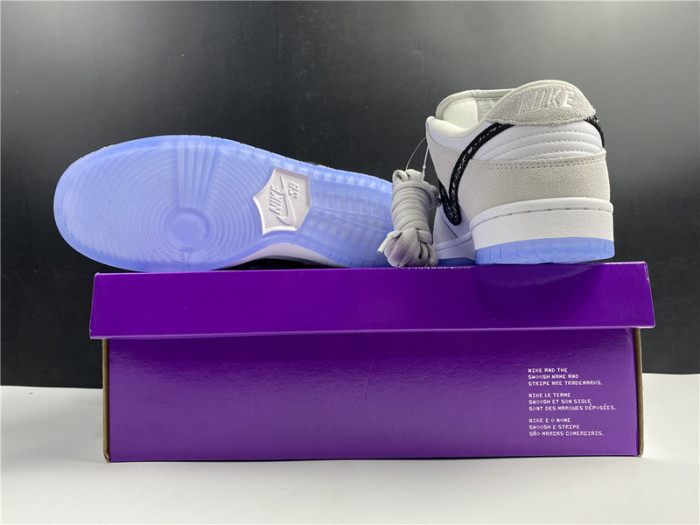 NIKE SB DUNK LOW X D10R