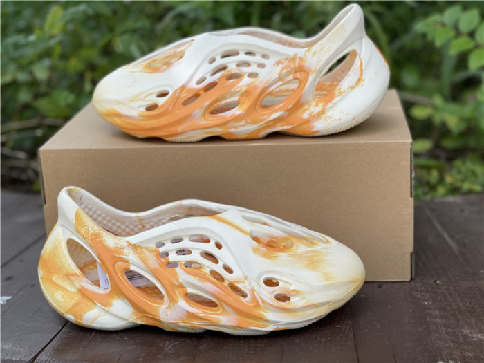 Adidas Yeezy Foam RNNR MXT Moon