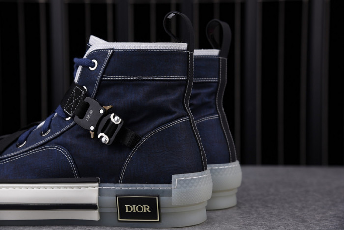 D10R B23 Oblique High Top Sneaker